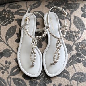 Marc Fisher, flipflops